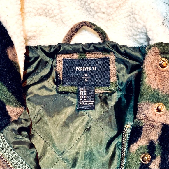 F21 LA | Camo Winter Utility Coat |  Sherpa Lined Faux Fur Hood | Size Medium - Picture 7 of 14